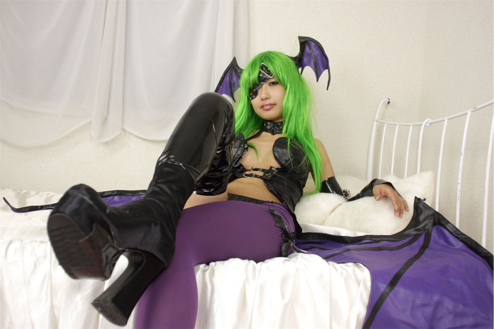 [Cosplay]  Darkstalkers - Morrigan with great body in latex 2